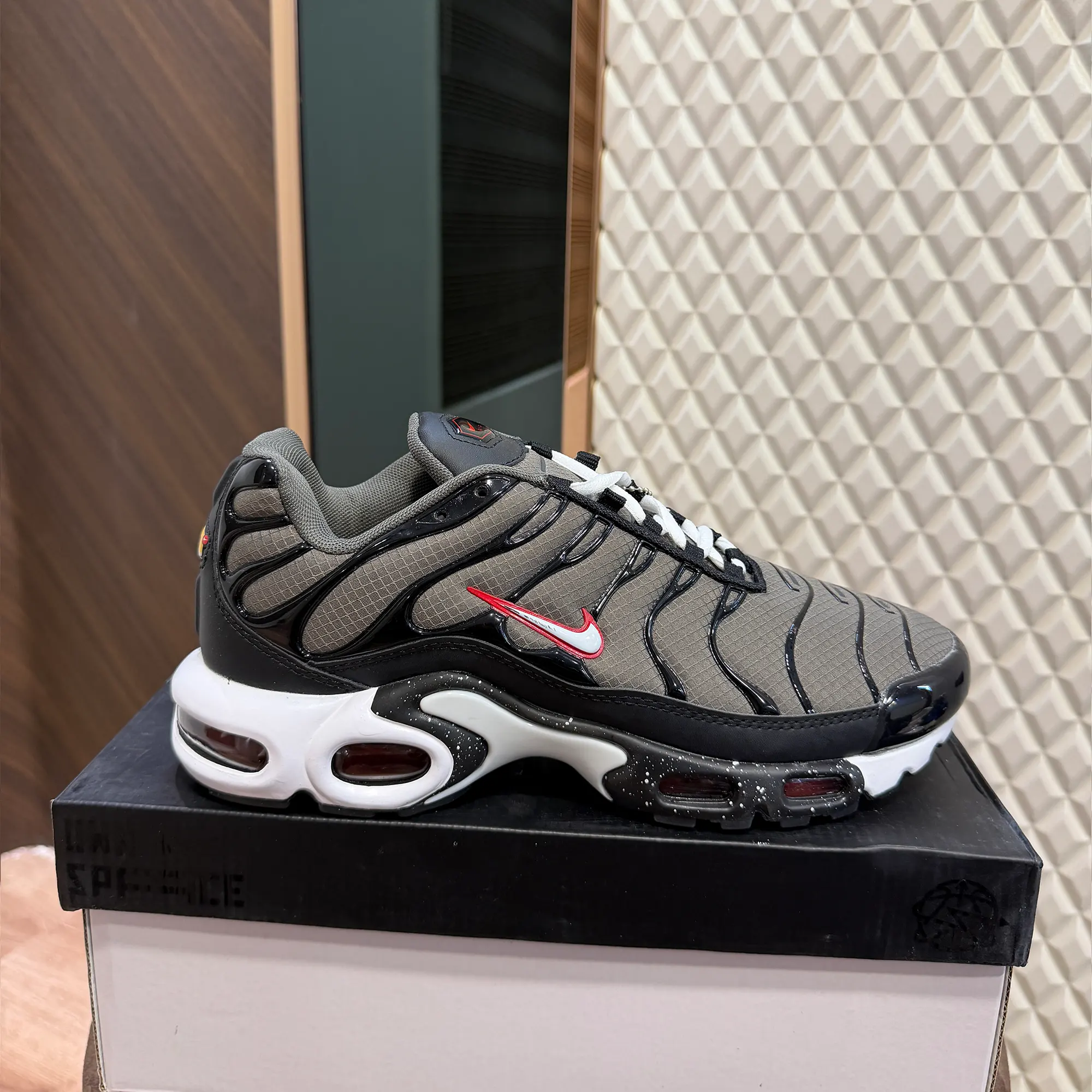 AIRMAX PLUS TN - GREY PACK