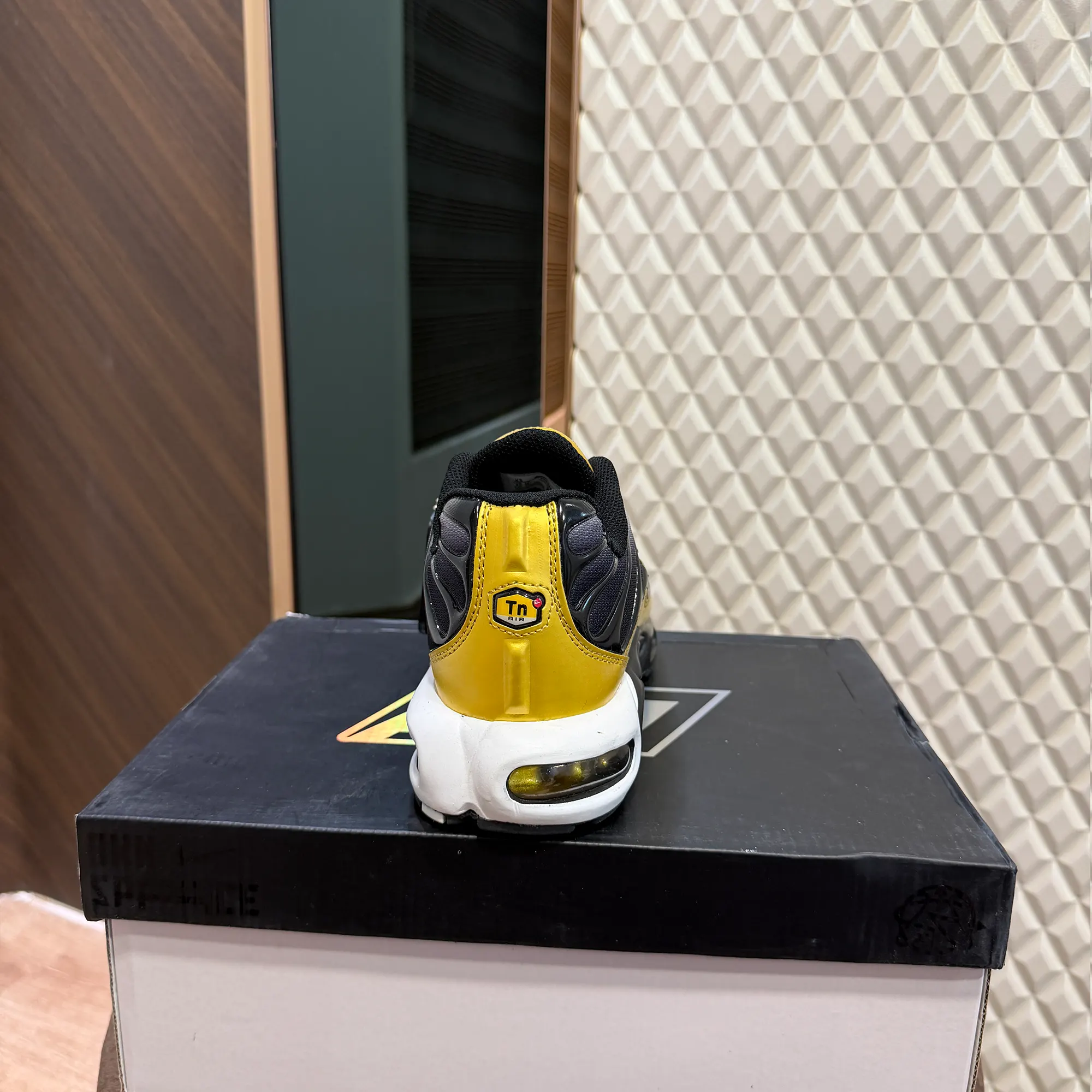 AIRMAX PLUS TN - METALLIC GOLD - Image 2