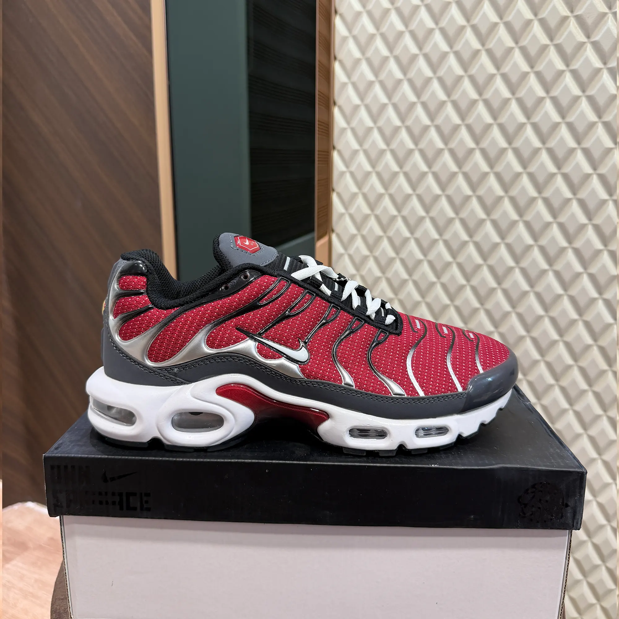 AIRMAX PLUS TN - TEAM RED