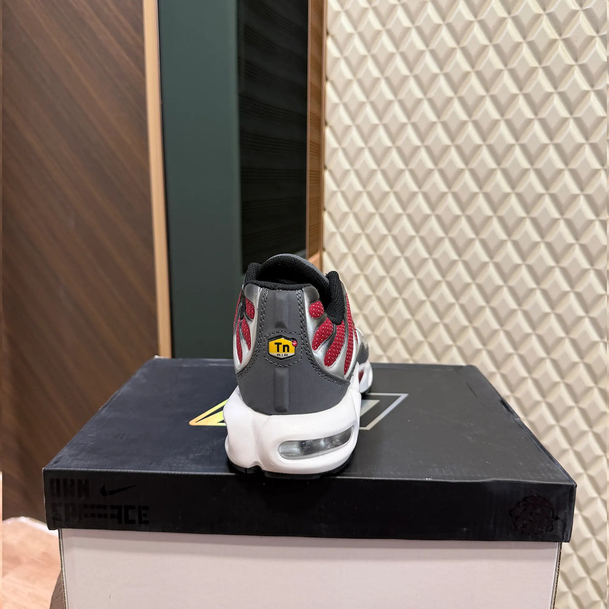 AIRMAX PLUS TN - TEAM RED - Image 2