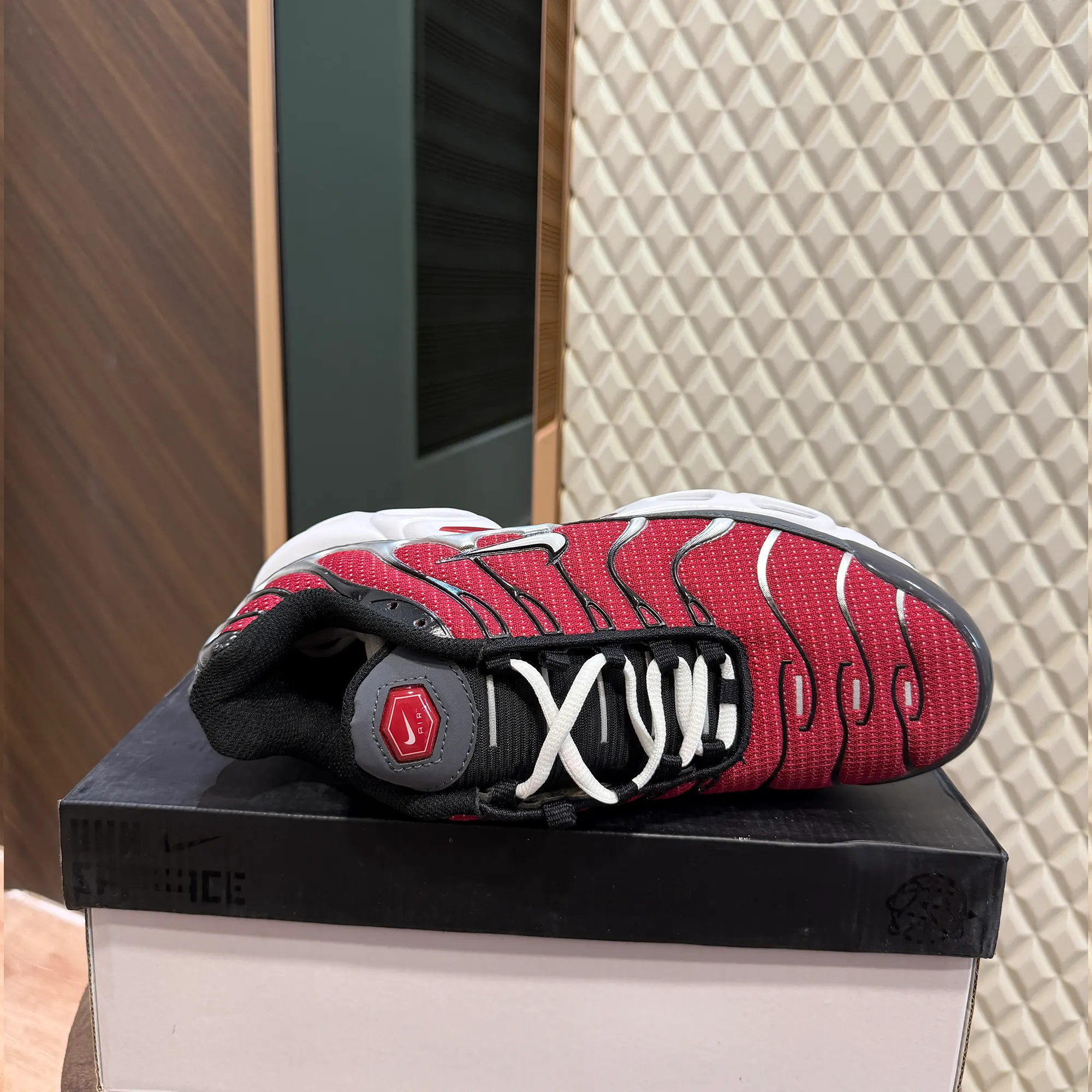 AIRMAX PLUS TN - TEAM RED - Image 3