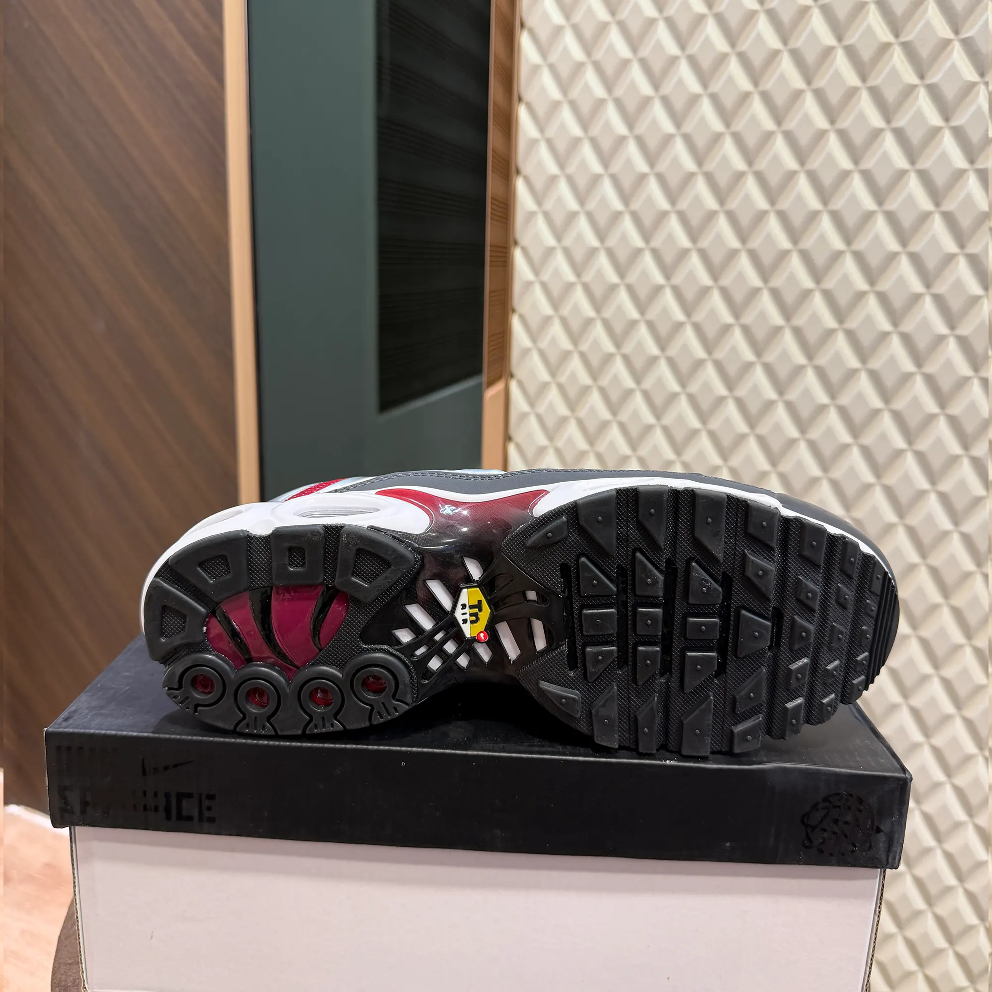 AIRMAX PLUS TN - TEAM RED - Image 4