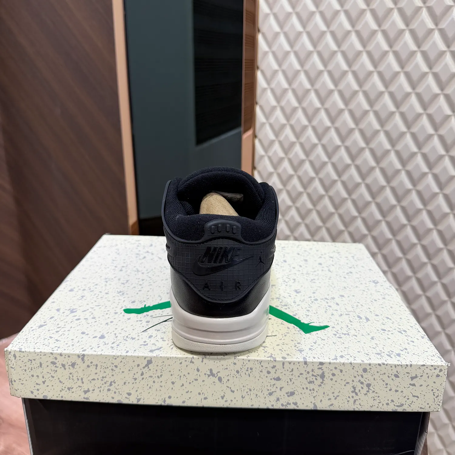 AJ IV RM - BLACK LIGHT BONE - Image 2