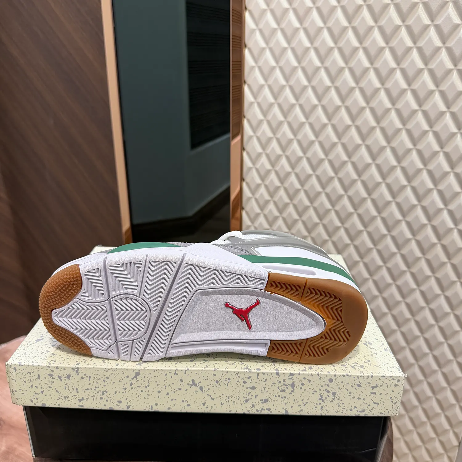 AJ IV RM - PINE GREEN - Image 4