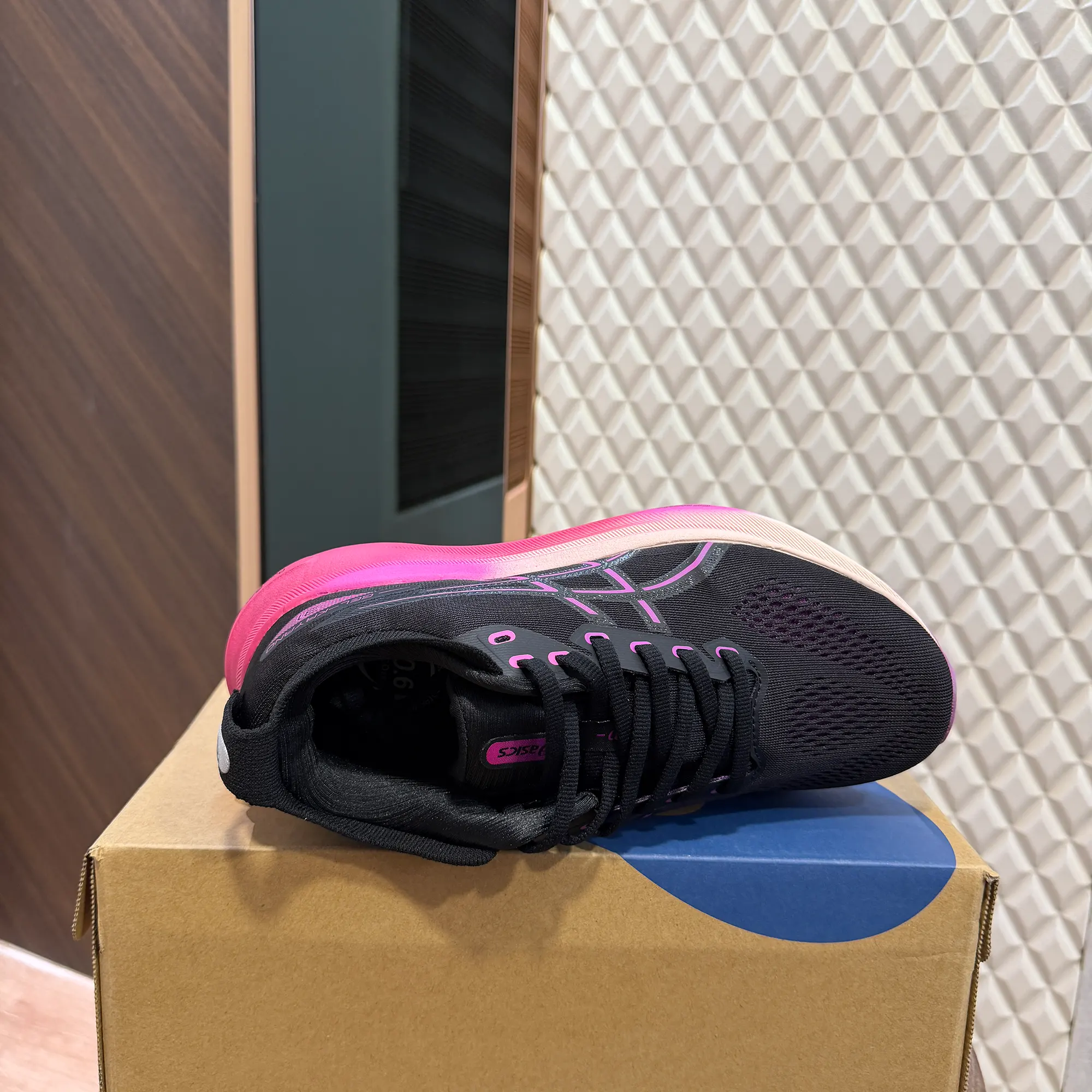 GEL KAYANO 31 - BOLD MAGNETA - Image 3