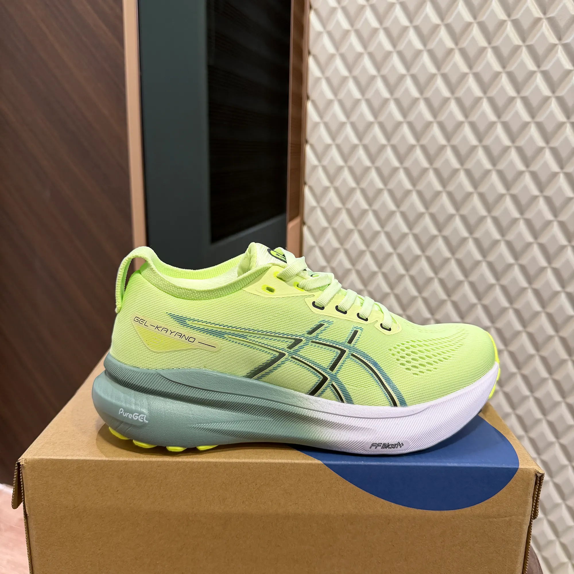 GEL KAYANO 31 - COOL MATCHA