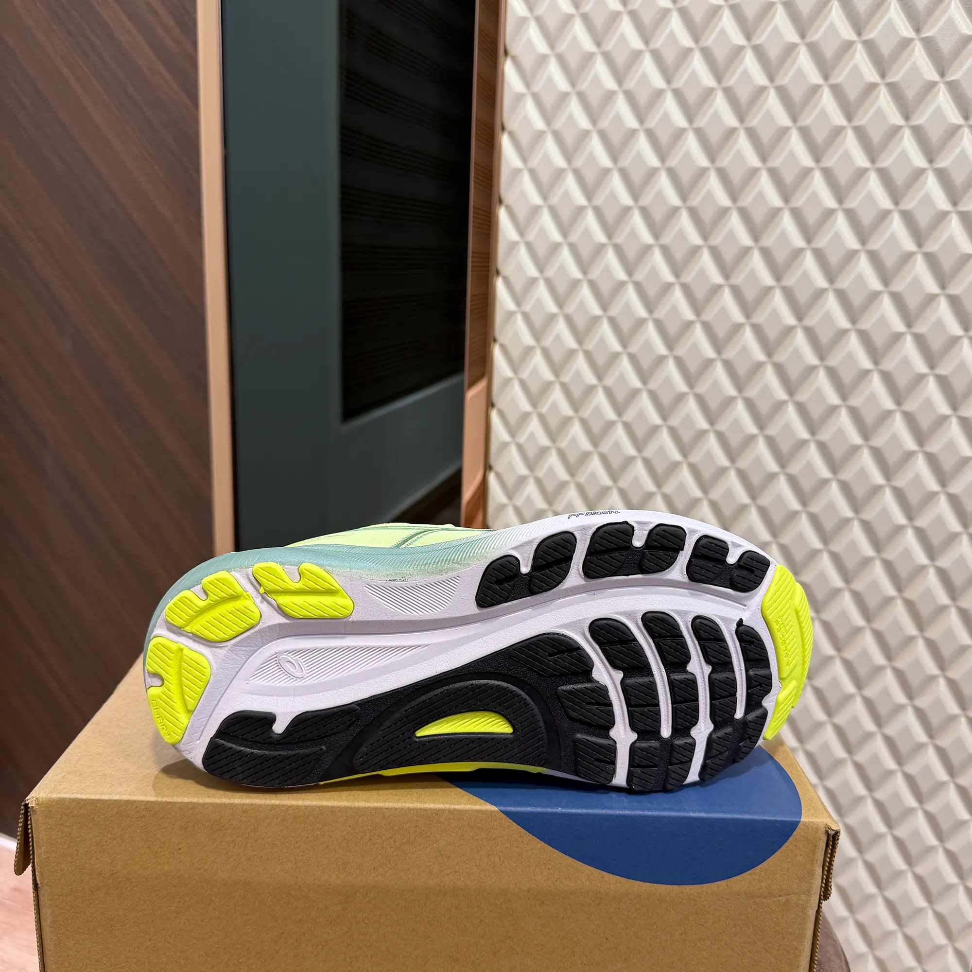 GEL KAYANO 31 - COOL MATCHA - Image 4