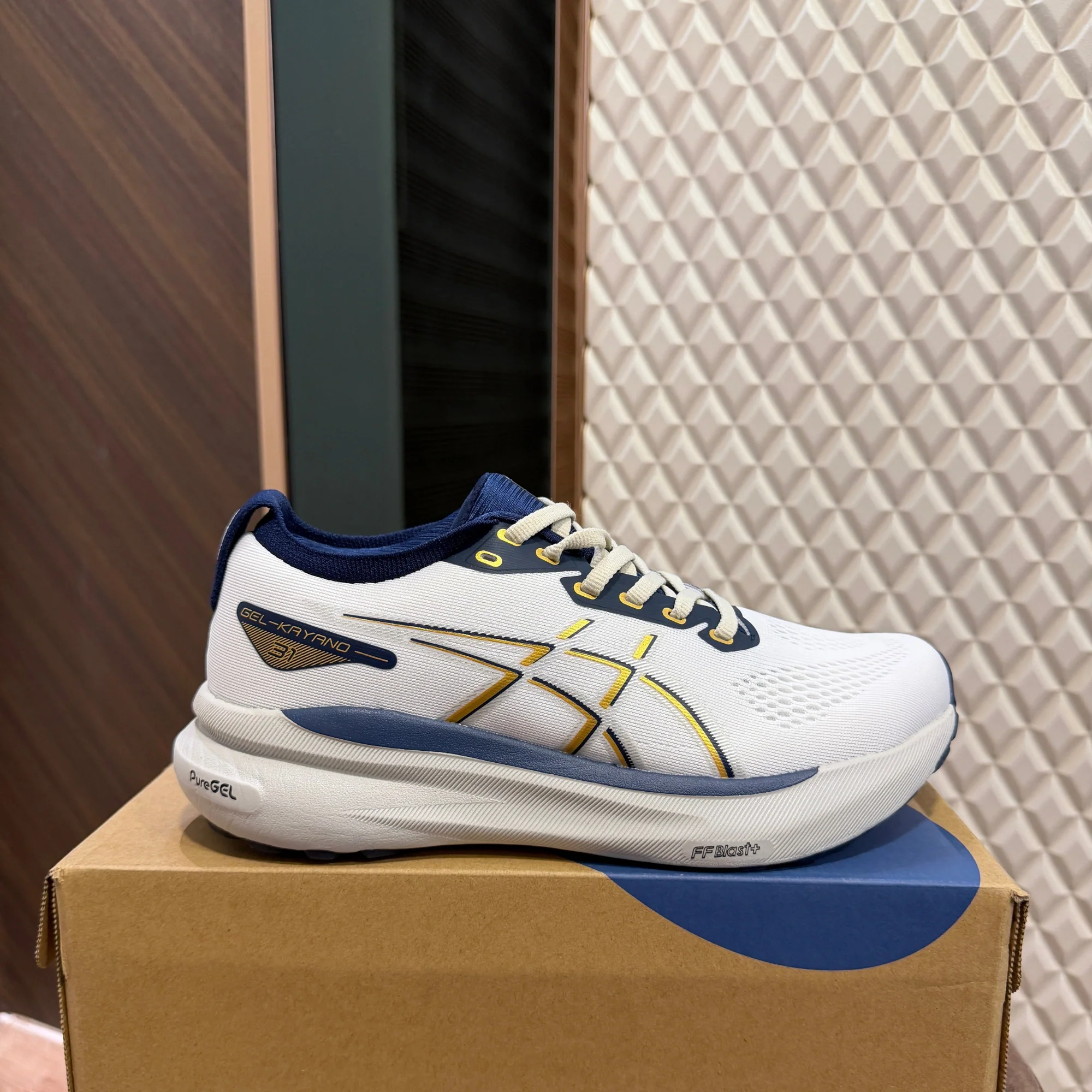 GEL KAYANO 31 - GLACIER GREY