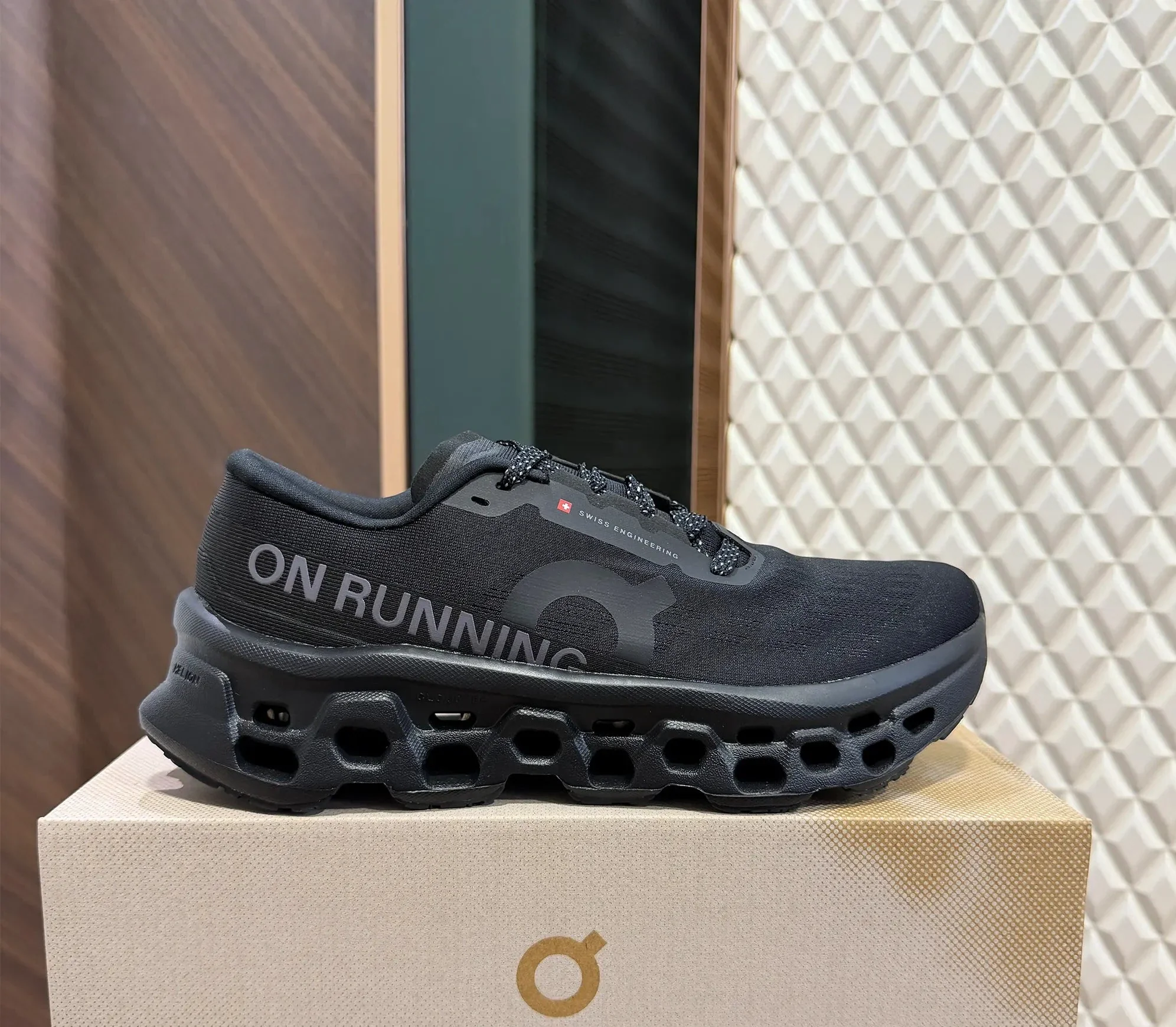 ON CLOUD MONSTER 3 - TRIPLE BLACK