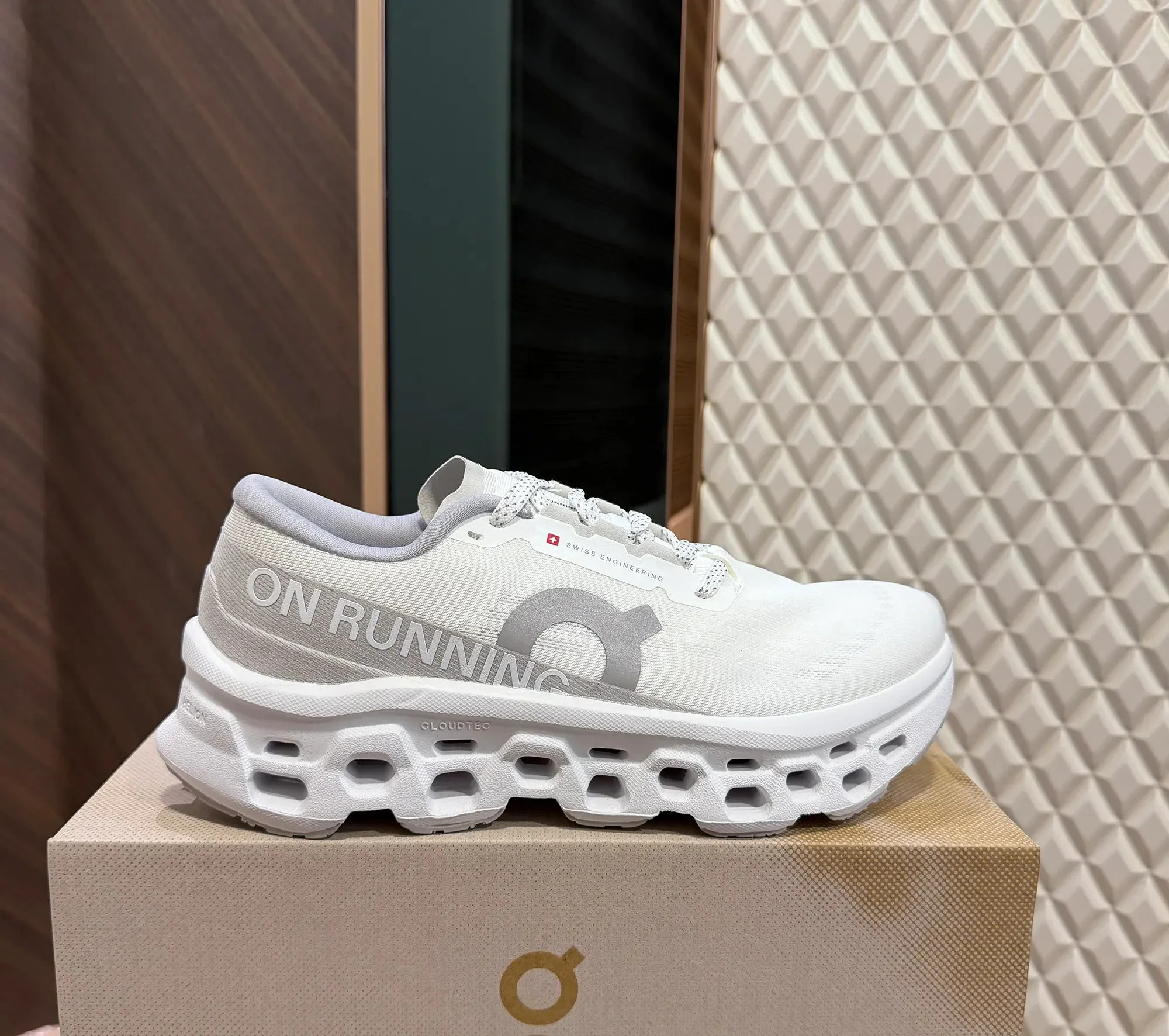 ON CLOUD MONSTER 3 - WHITE